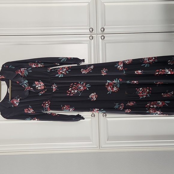 LOFT | Tiered Hydrangea Maxi Long Sleeve Dress - Picture 4 of 11